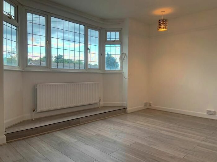 2 Bedroom Property To Rent In Madrid Road, Guildford, GU2