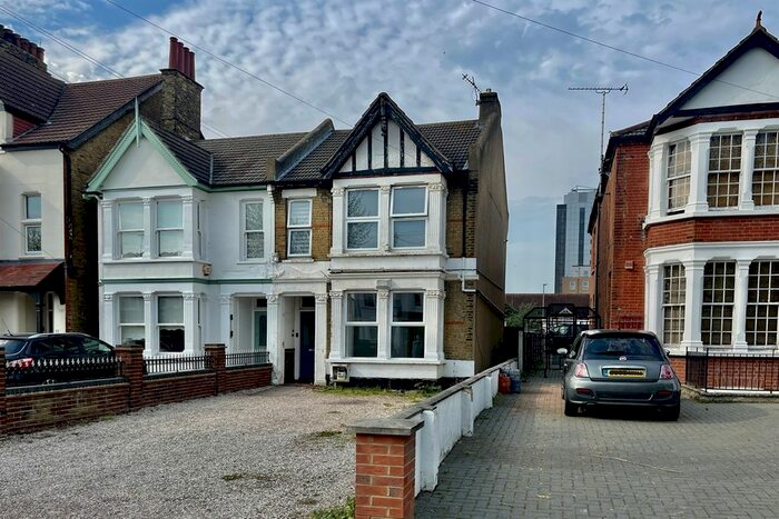 2 Bedroom Flat To Rent In Kilworth Avenue, Southend-On-Sea, SS1