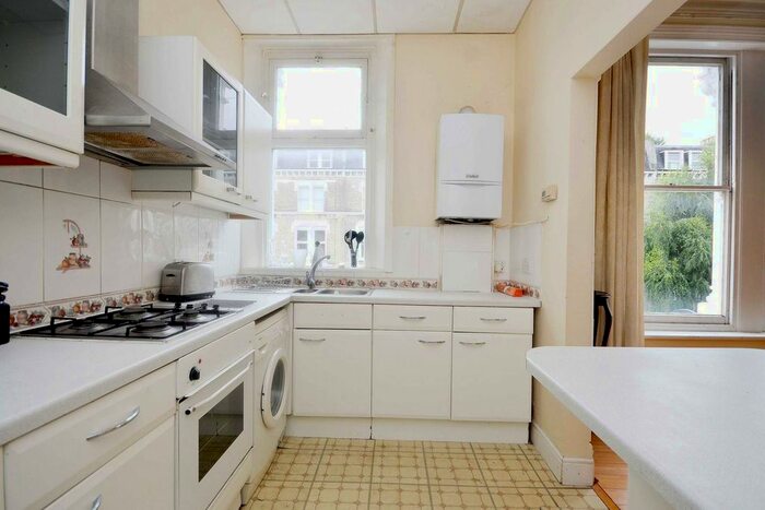 2 Bedroom Flat To Rent In Sinclair Road, Shepherd's Bush, London, W14