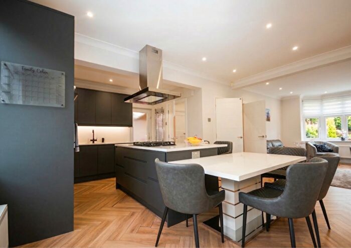 4 Bedroom Semi-Detached House To Rent In Cavendish Road, Salford, M7