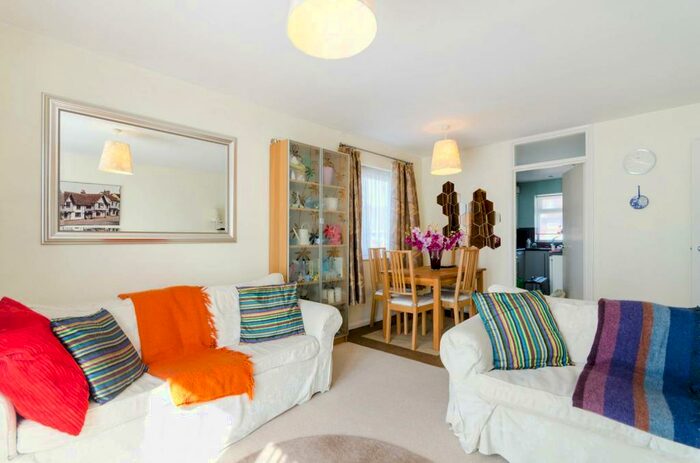 2 Bedroom Flat To Rent In Carlisle Close, Kingston, Kingston Upon Thames, KT2