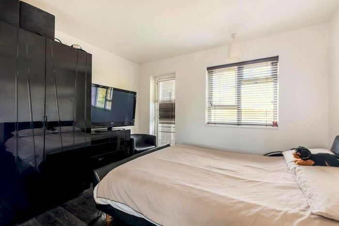 2 Bedroom Flat To Rent In Sheen Road, Richmond, TW9