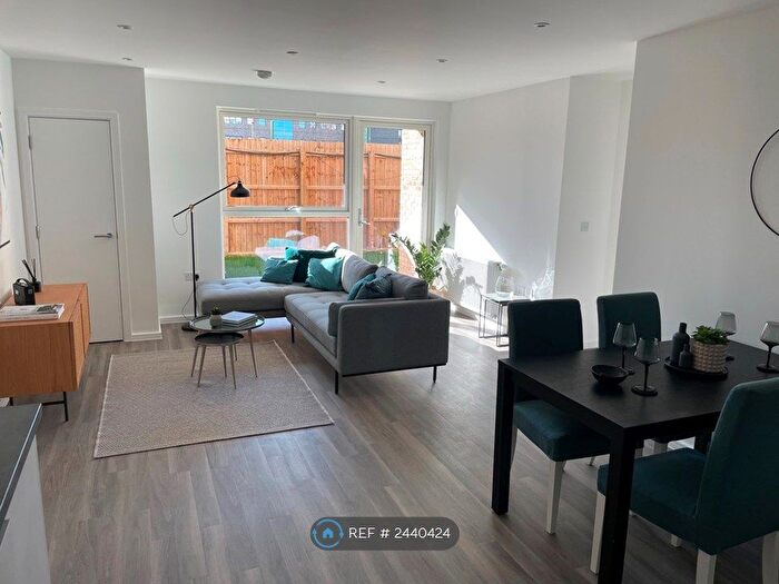 1 Bedroom Flat To Rent In Selbourne Avenue, London, TW3