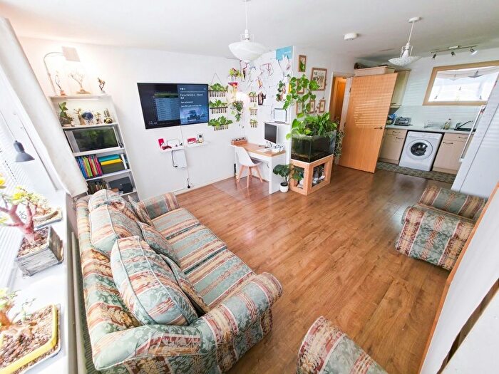 2 Bedroom Flat For Sale In Phoenix Court, Chertsey Road, Lower Feltham, TW13