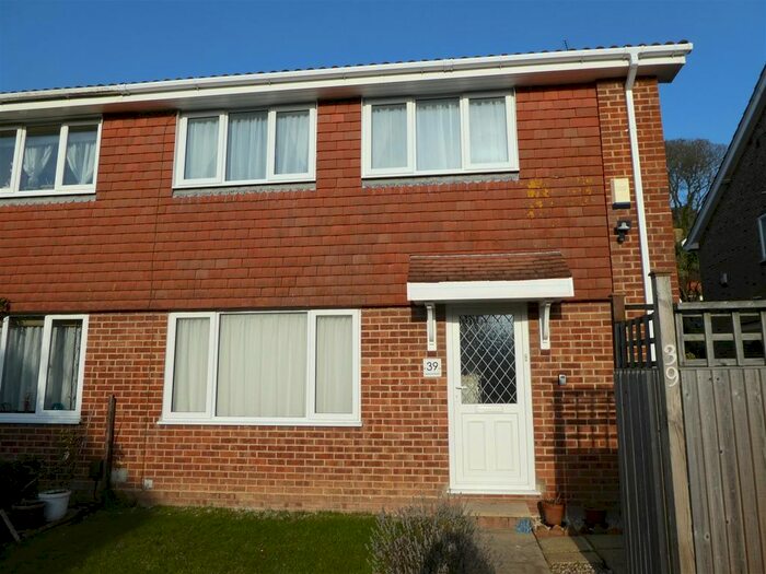 2 Bedroom Semi-Detached House To Rent In Leyburne Road, Dover, CT16