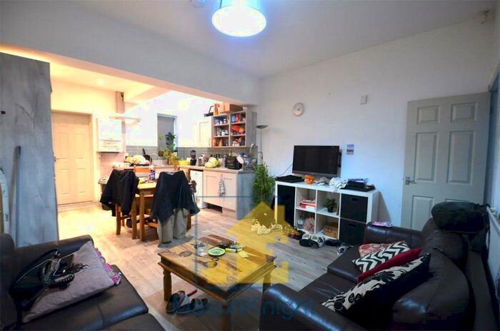 6 Bedroom Terraced House To Rent In / Academic Year Stunning Double Bedroom, Bathrooms Student House, Katie Road, Selly Oak, Free Ultrafast M, B29