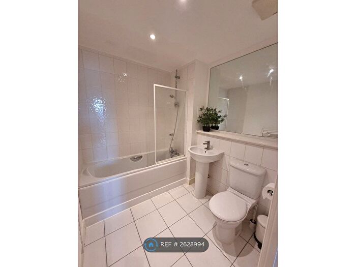 2 Bedroom Flat To Rent In Watersmeet, St. Marys Island, Chatham, ME4