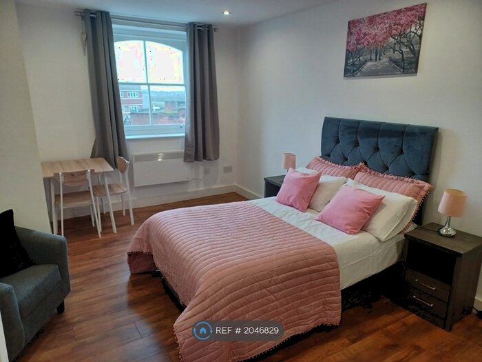 Studio To Rent In The Webberley, Stoke-On-Trent, ST1