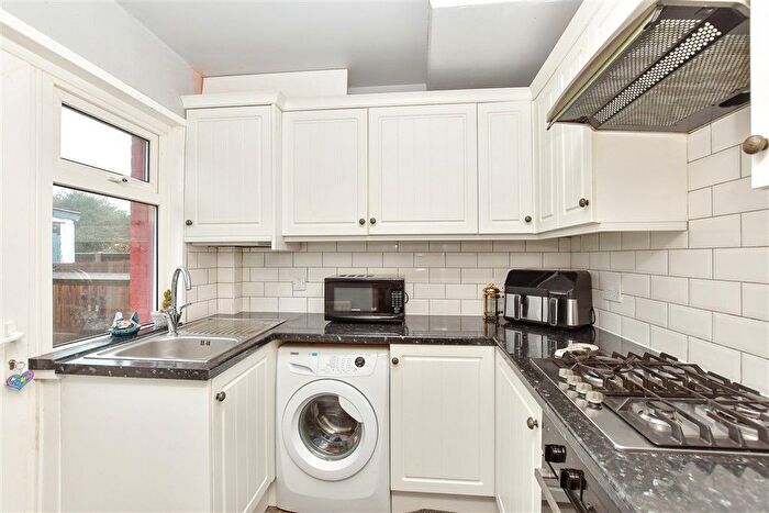 3 Bedroom End Terrace House For Sale In Oliver Crescent, Farningham, Dartford, Kent, DA4