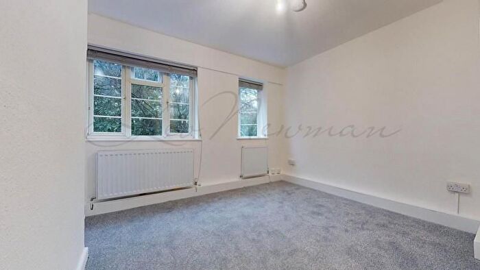 2 Bedroom Flat To Rent In Hendon Way, London, NW2