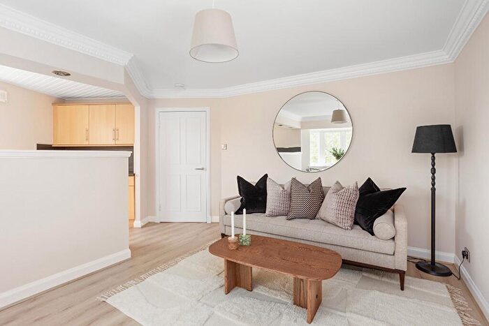 2 Bedroom Flat To Rent In Hermand Crescent, Edinburgh, EH11