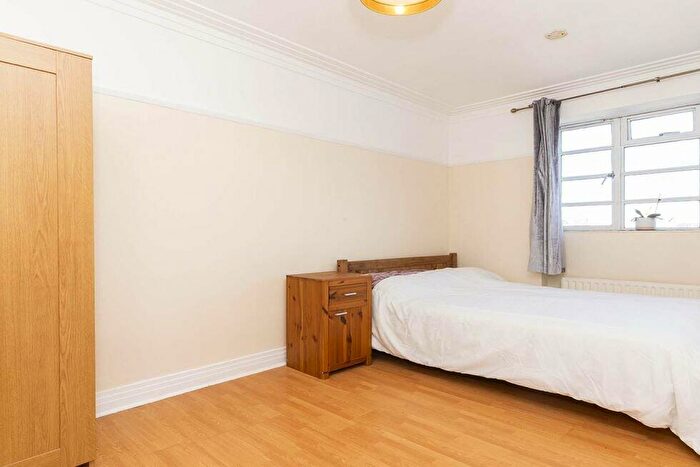 1 Bedroom Flat To Rent In Mornington Crescent, Camden, NW1