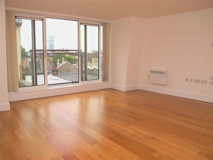 2 Bedroom Flat To Rent In Hardwick Square, Wandsworth, London, SW18