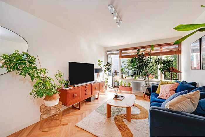 1 Bedroom Flat For Sale In Tor Gardens, Kensington, W8