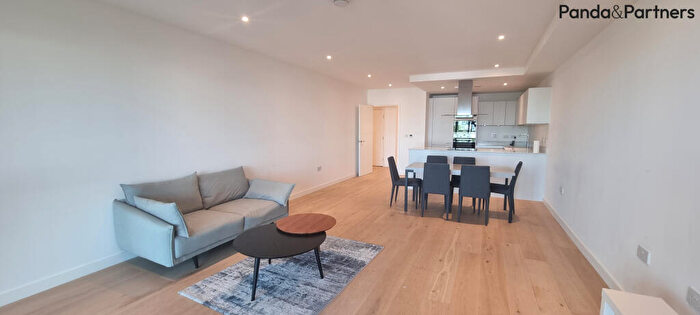 2 Bedroom Apartment To Rent In Emerson Court, London, N1
