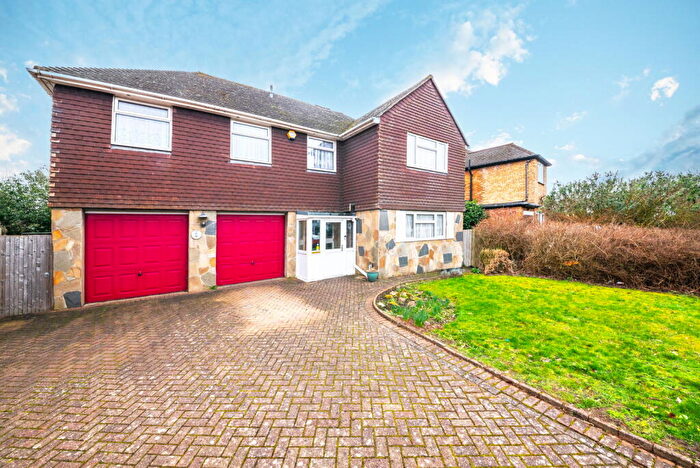 4 Bedroom Detached House To Rent In Hayes Lane, Bromley, BR2