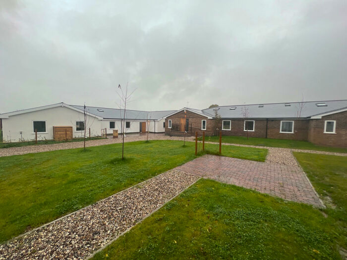 3 Bedroom Bungalow To Rent In Hounds Grove, Noak Hill, Essex, RM4
