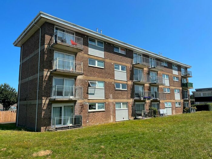 2 Bedroom Flat To Rent In The Green, Cowes, PO31