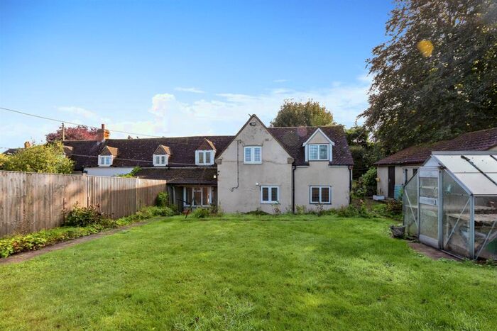 3 Bedroom Semi-Detached House For Sale In Thame Road, Chilton, Aylesbury, HP18