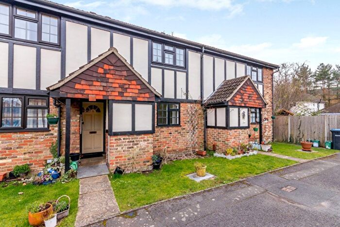 1 Bedroom Maisonette For Sale In Limebush Close, New Haw, KT15