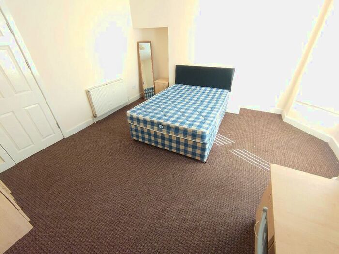 3 Bedroom Terraced House To Rent In Brae St, Kensington, L7