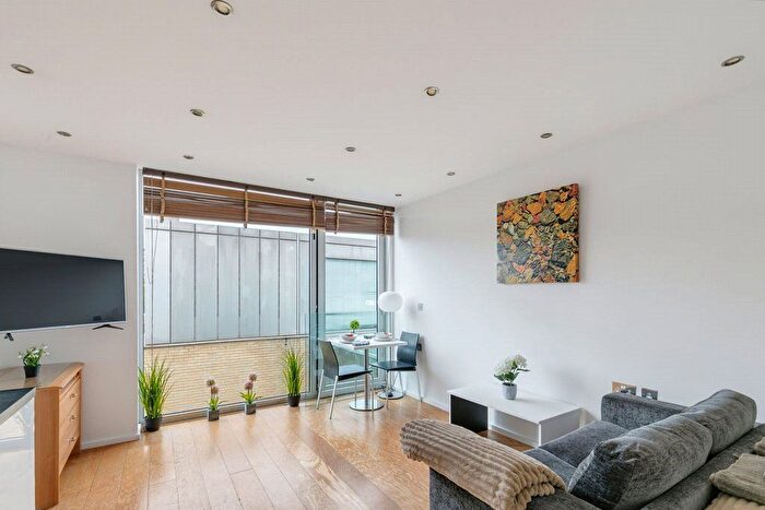 1 Bedroom Flat For Sale In Tower Bridge Road, London, SE1