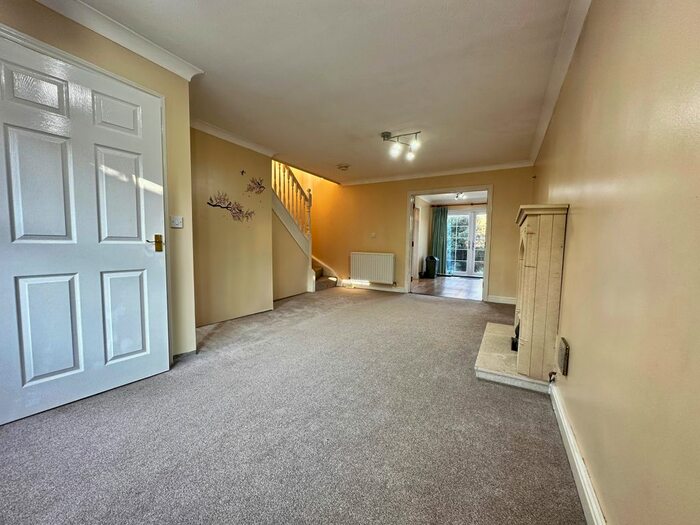 3 Bedroom Semi-Detached House To Rent In The Avenue, St. Marys Island, Chatham, Kent, ME4