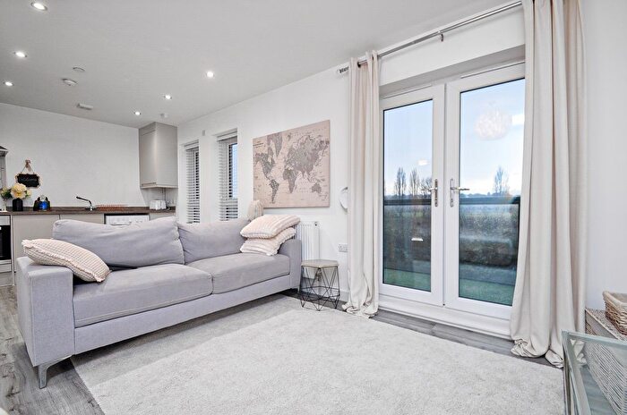 2 Bedroom Flat To Rent In Riverbank Avenue, Newport, Gwent, NP19