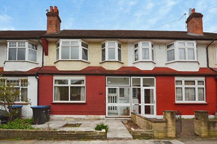 3 Bedroom Terraced House For Sale In Princes Avenue, London, N13