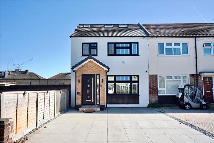 5 Bedroom End Of Terrace House For Sale In Bradfield Drive, Barking, IG11