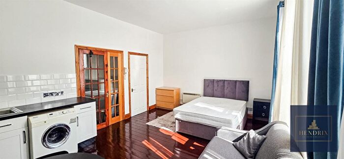 Studio To Rent In Amhurst Road, London, E8