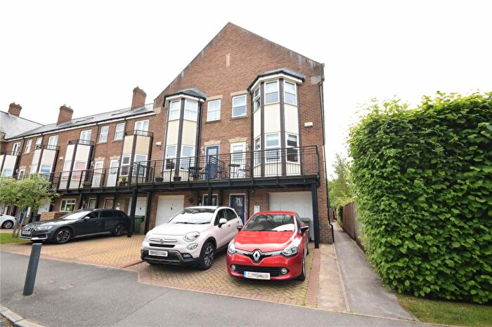 4 Bedroom Town House To Rent In Thornbury Avenue, Far Headingley, Leeds, LS16