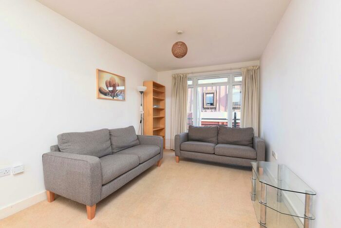 2 Bedroom Flat To Rent In Henley Court, Denham Road, Egham, Surrey, TW20