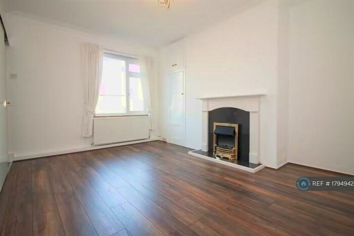 3 Bedroom Flat To Rent In Benton Road, Newcastle Upon Tyne, NE7