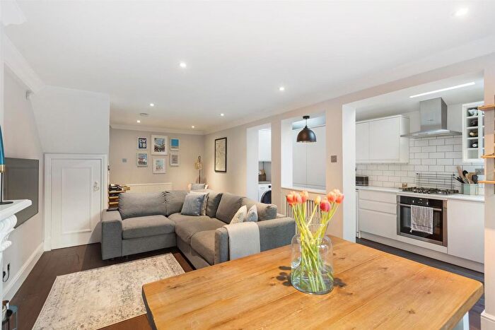 3 Bedroom Flat For Sale In Earlsfield Road, London, SW18