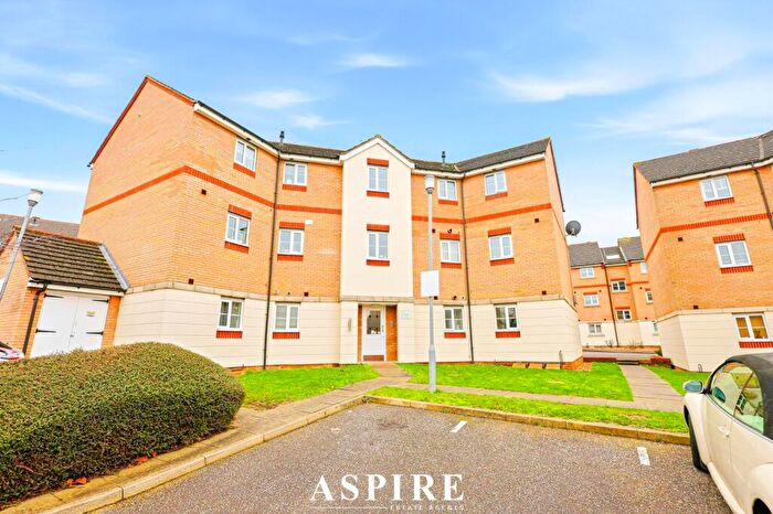 2 Bedroom Flat For Sale In Nightingale Crescent, Harold Wood, Romford, RM3