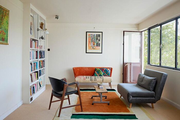 3 Bedroom Apartment For Sale In Highpoint, North Hill, London, N6