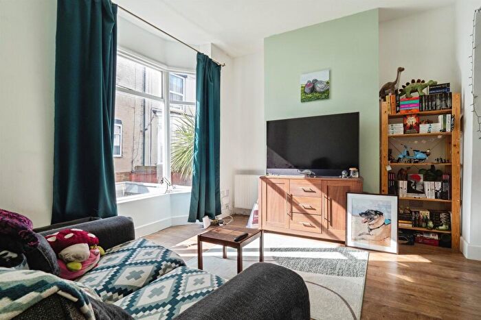 2 Bedroom End Of Terrace House For Sale In Princes Road, Hull, HU5