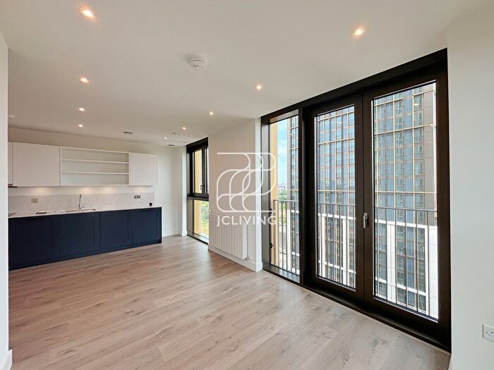2 Bedroom Flat To Rent In Menara Point, London, E16