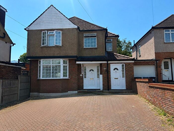 2 Bedroom Flat To Rent In Purbrock Avenue, Watford, WD25