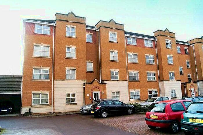 1 Bedroom Flat To Rent In Pickford Gardens, Slough, Berkshire, SL1