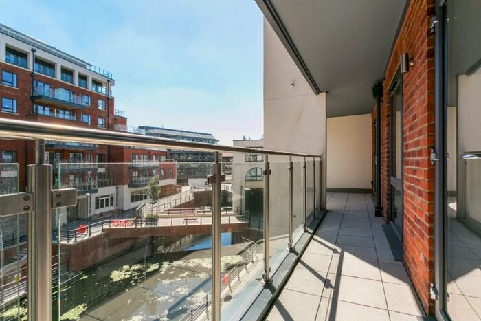 2 Bedroom Flat To Rent In The Colonnades Maidenhead, SL6