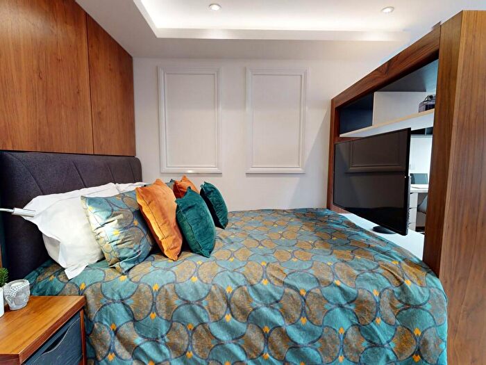 Apartment To Rent In Apt, Live Oasis Piccadilly #, M1