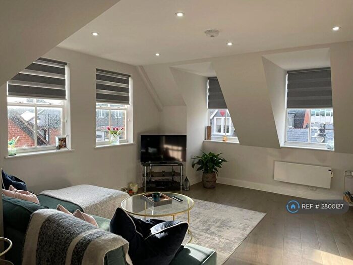 1 Bedroom Flat To Rent In Moulsham Street, Chelmsford, CM2