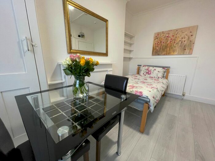 Studio To Rent In Oakley Street, London SW3