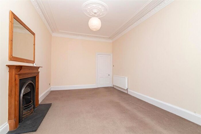 2 Bedroom Apartment To Rent In Melrose Gardens, North Kelvinside, Glasgow, G20