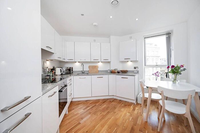 2 Bedroom Flat For Sale In Tabernacle Gardens, Tower Hamlets, London, E2