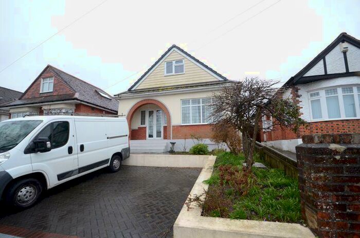 4 Bedroom Detached Bungalow To Rent In Glamis Avenue, Bournemouth, BH10