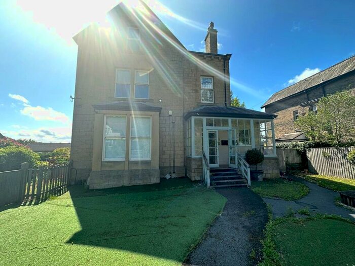 2 Bedroom Flat To Rent In Bramham Road, Bingley, West Yorkshire, BD16