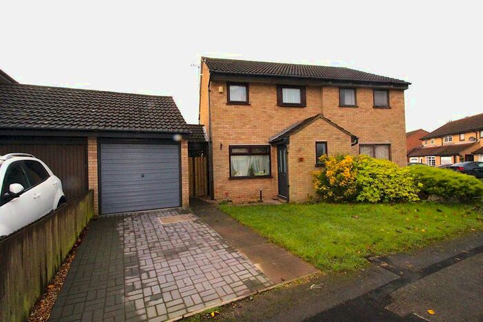 3 Bedroom Semi-Detached House To Rent In Bracken Drive, Rugby, CV22